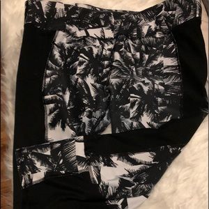 Fabletics XXL capri style tropical print leggings